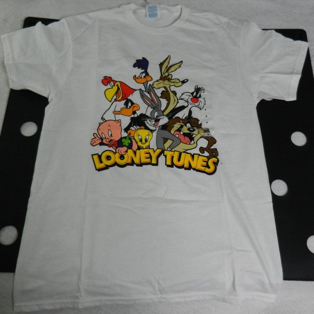 Looney Tunes T-Shirt Adult Size Medium Bugs Tweety Taz Daffy Cotton Tee‎ Y2k